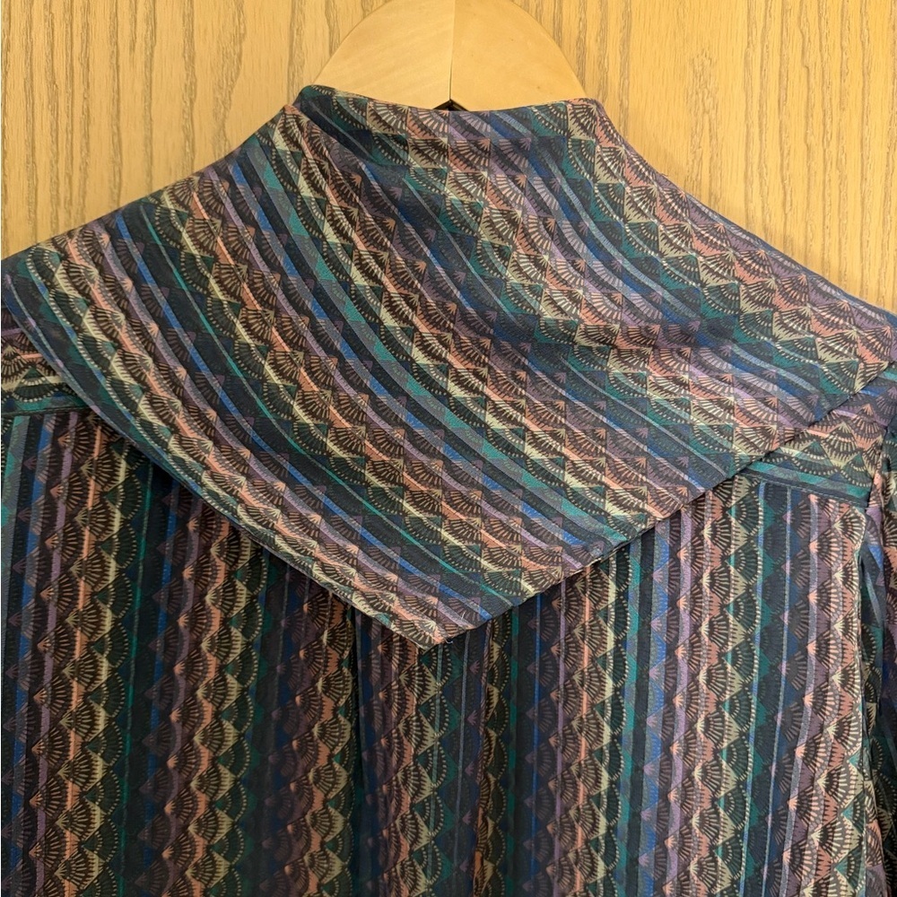 HAPPY LEGS INC. Retro Tie-Neck Geometric Multicolor Long Sleeve Blouse Size 6 - Picture 7 of 10